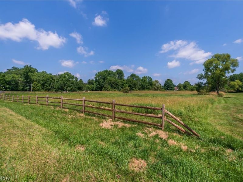 1807 Smith Kramer Street NE, Hartville, OH 44632 Photo 15