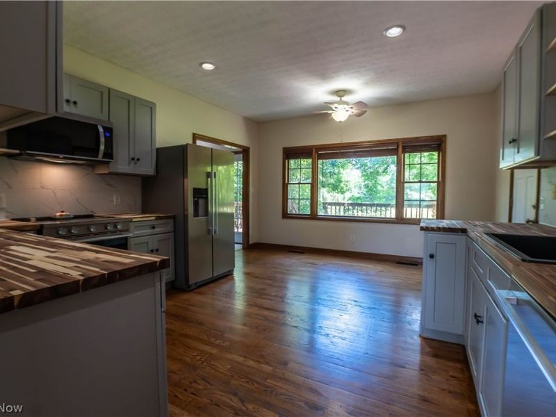 1807 Smith Kramer Street NE, Hartville, OH 44632 Photo 20