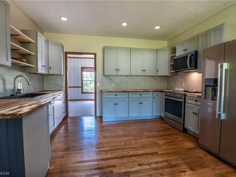 1807 Smith Kramer Street NE, Hartville, OH 44632 Photo 21