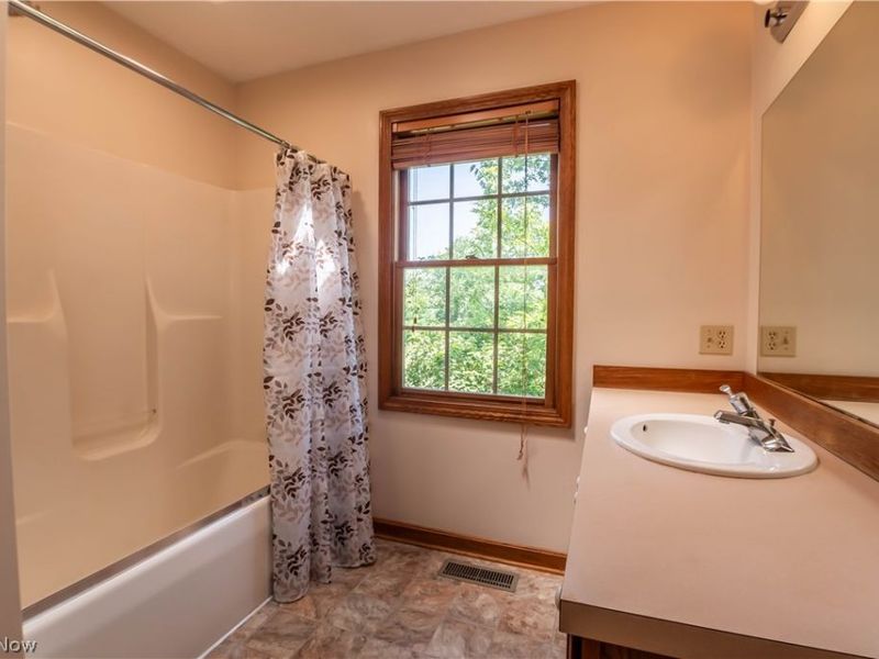 1807 Smith Kramer Street NE, Hartville, OH 44632 Photo 37