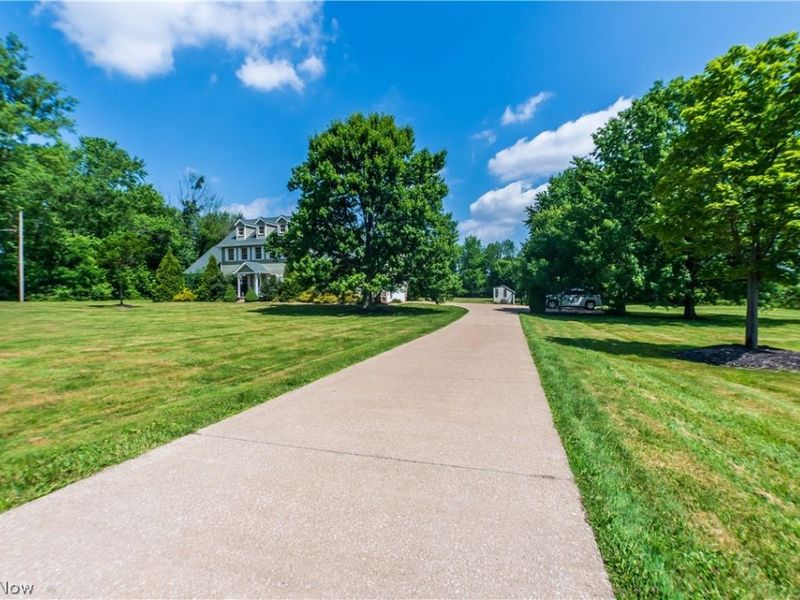 1807 Smith Kramer Street NE, Hartville, OH 44632 Photo 7