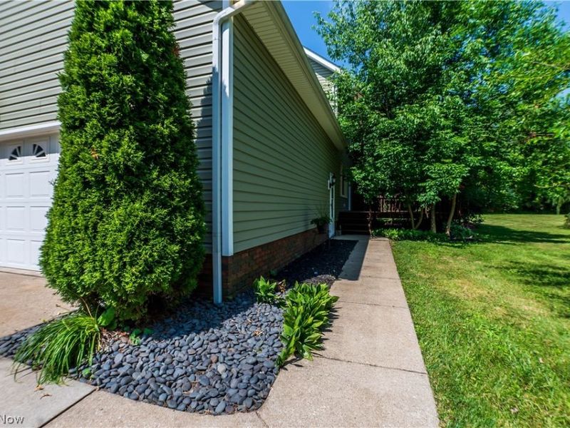1807 Smith Kramer Street NE, Hartville, OH 44632 Photo 9