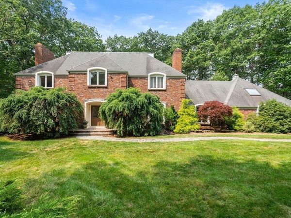 11 Fox Run Rd, Dover, MA 02030