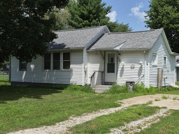 1405 1405 1/2 S 19 Avenue, Viola, IL 61486