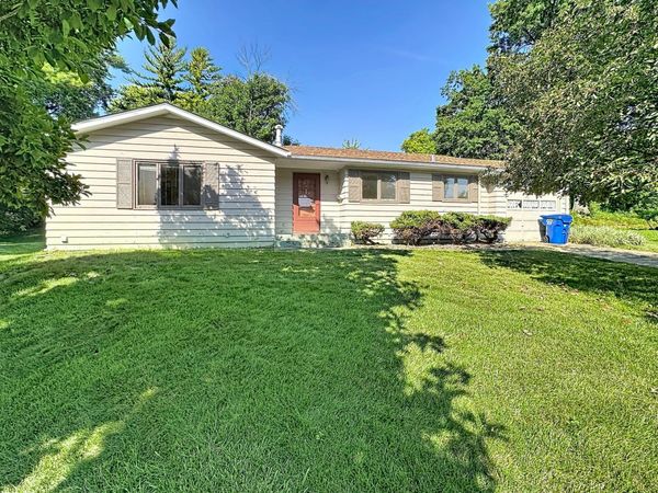 1512 Monterey Court , Bettendorf, IA 52722