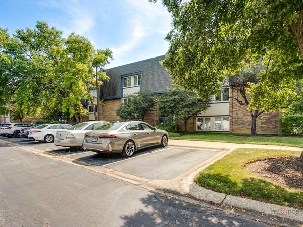 2113 AMMER RIDGE Court, Unit 301, Glenview, IL 60025