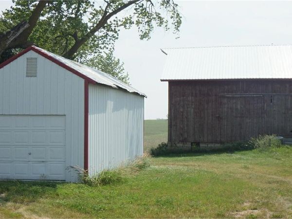 1930 Rose Avenue , Wilton, IA 52778