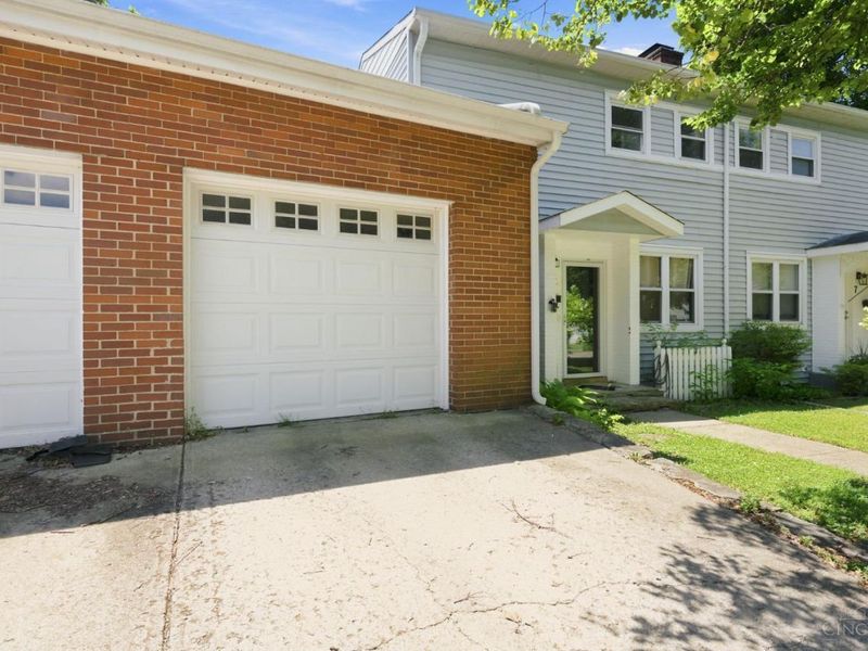 5 Briarwood Lane, Greenhills, OH 45218 Photo 2
