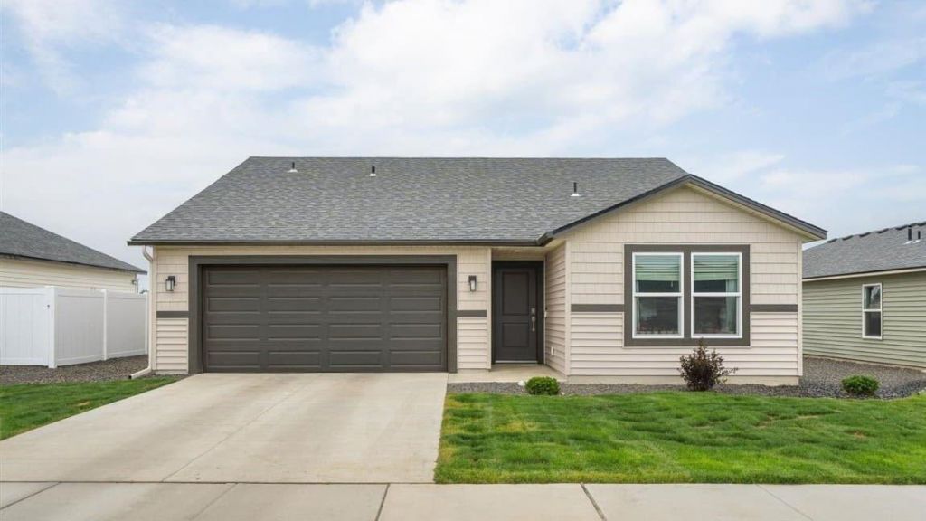 1106 E L St, Deer Park, WA 99006 Main Photo