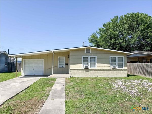 2004 Navidad Street , Victoria, TX 77901