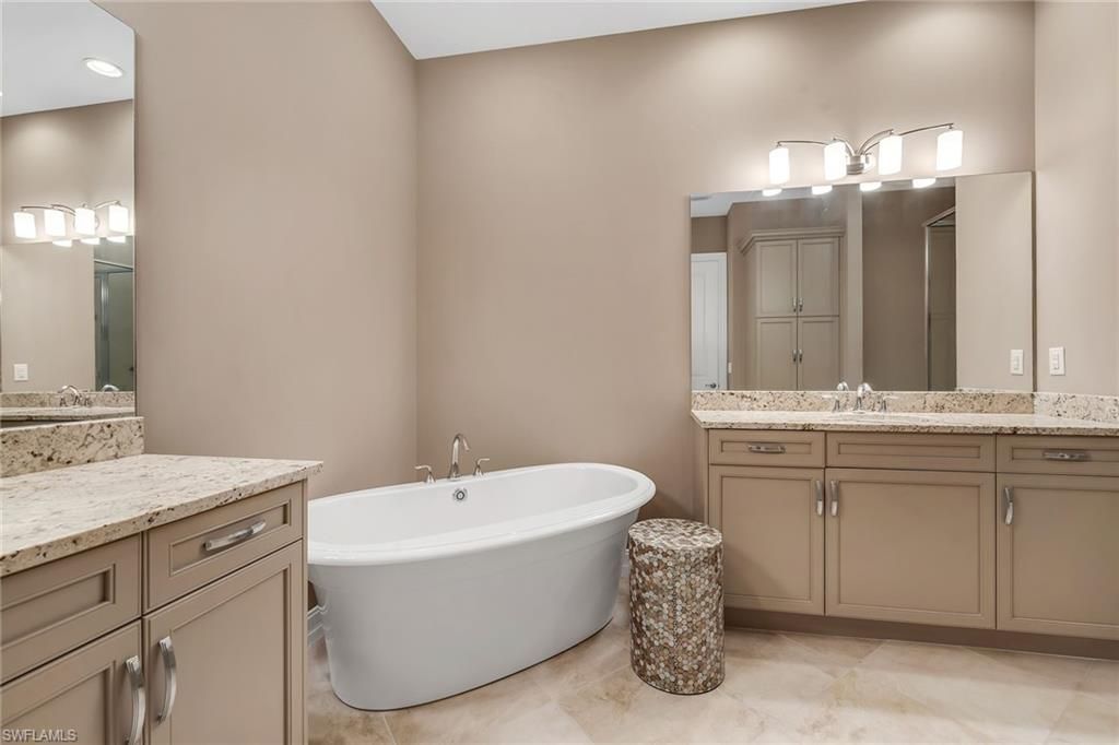 7825 Hawthorne Dr , Unit 2104, Naples, FL 34113 Photo