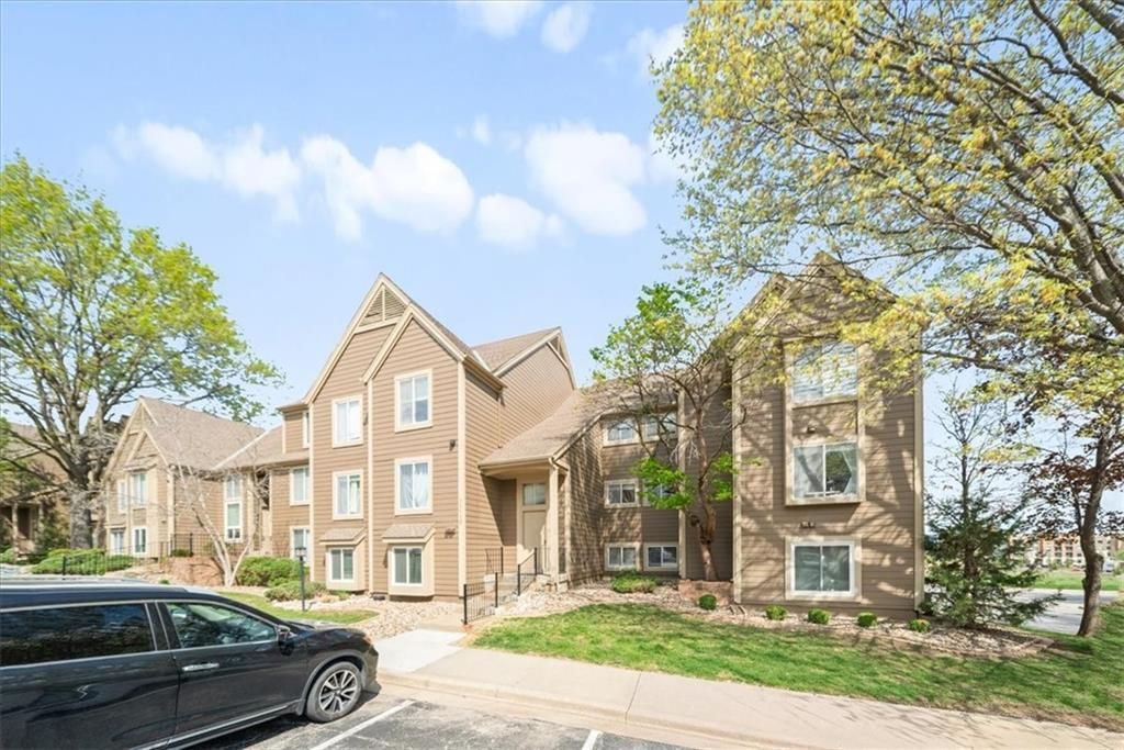 11110 Nieman #101 Road, Overland Park, KS 66210 Main Photo