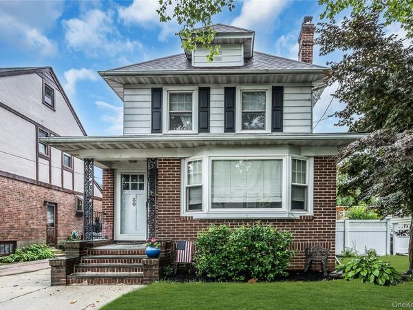30 Coolidge Street, Malverne, NY 11565