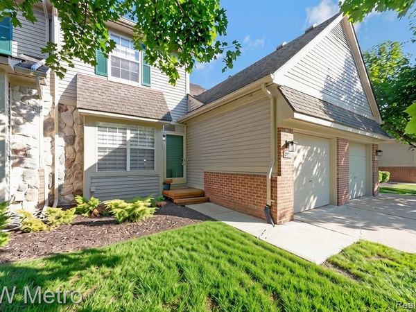 41874 Cantebury Drive, Novi, MI 48377