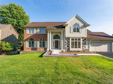 4802 Panorama Circle, West Bloomfield Twp, MI 48323
