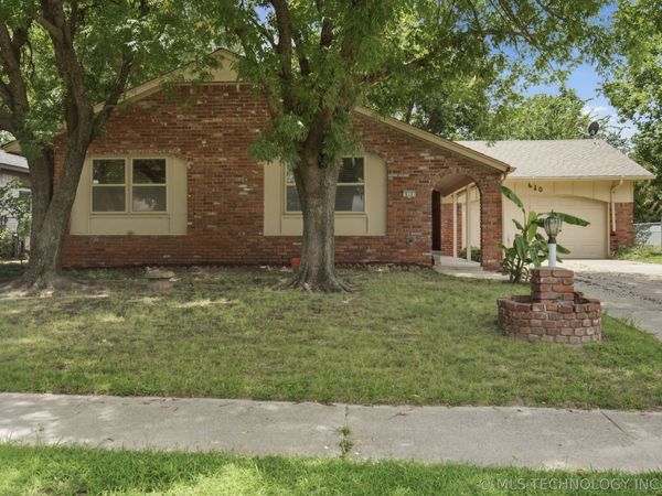 610 N Cedar Street , Jenks, OK 74037