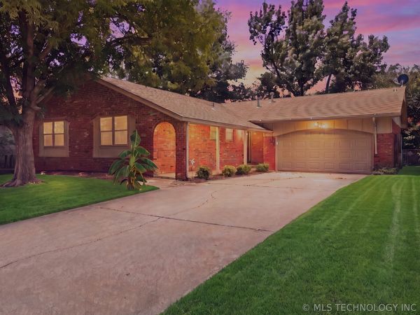 610 N Cedar Street , Jenks, OK 74037