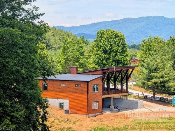 16 Bear Lodge Drive , Sparta, NC 28675