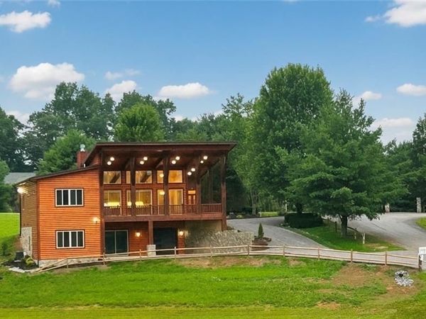 16 Bear Lodge Drive , Sparta, NC 28675