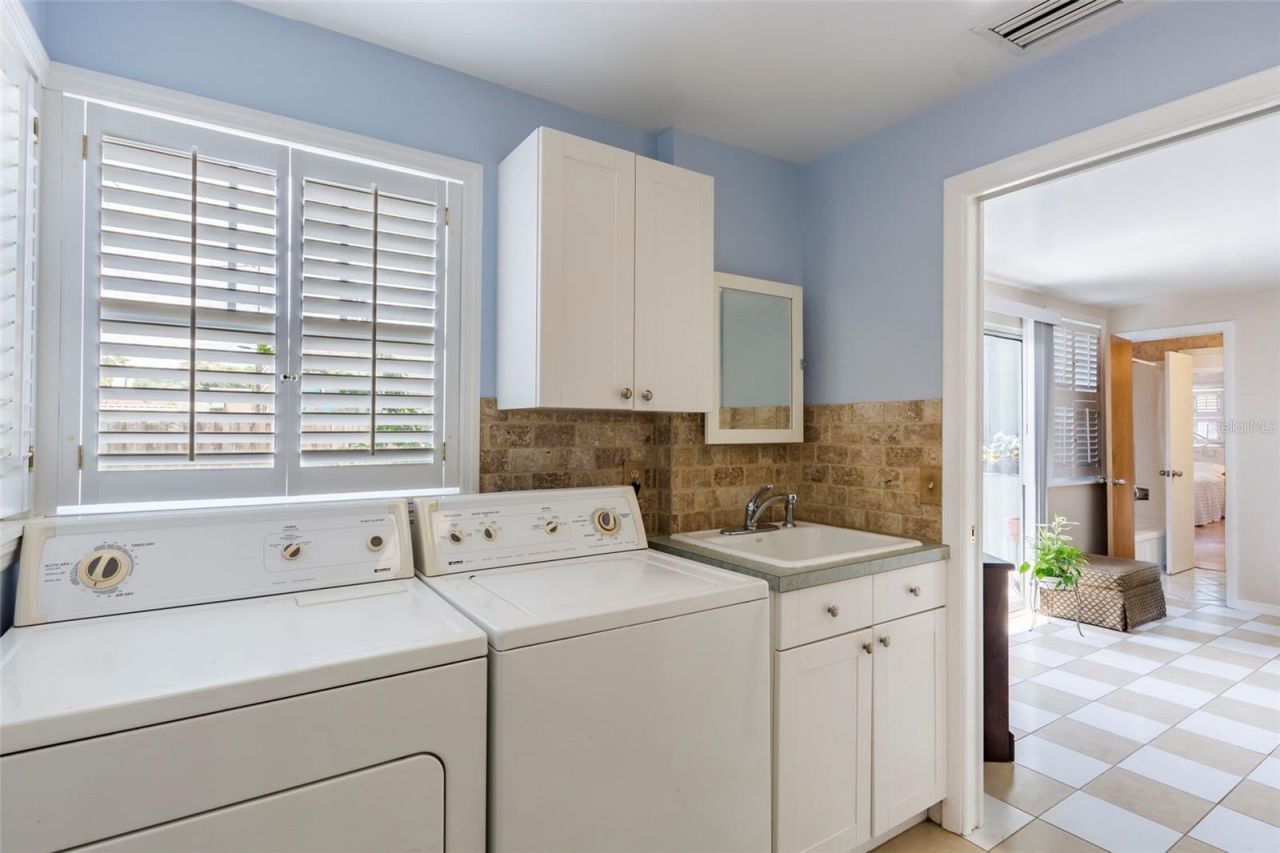 835 49th Avenue N, Saint Petersburg, FL 33703 Photo