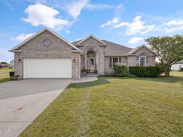 403 Castle Cove, Genoa, OH 43430