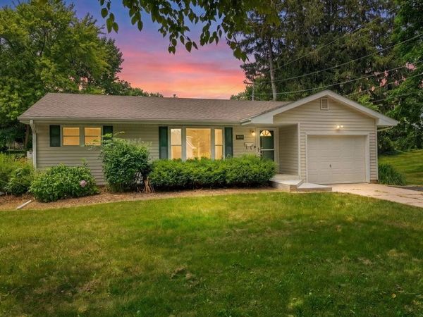 1546 Meadowbrook Lane, FREEPORT, IL 61032