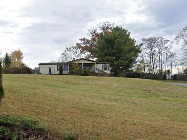 103 Village DR , Vinton, VA 24179