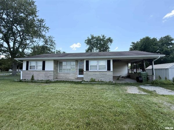 609 N 6TH Street, Elkville, IL 62932