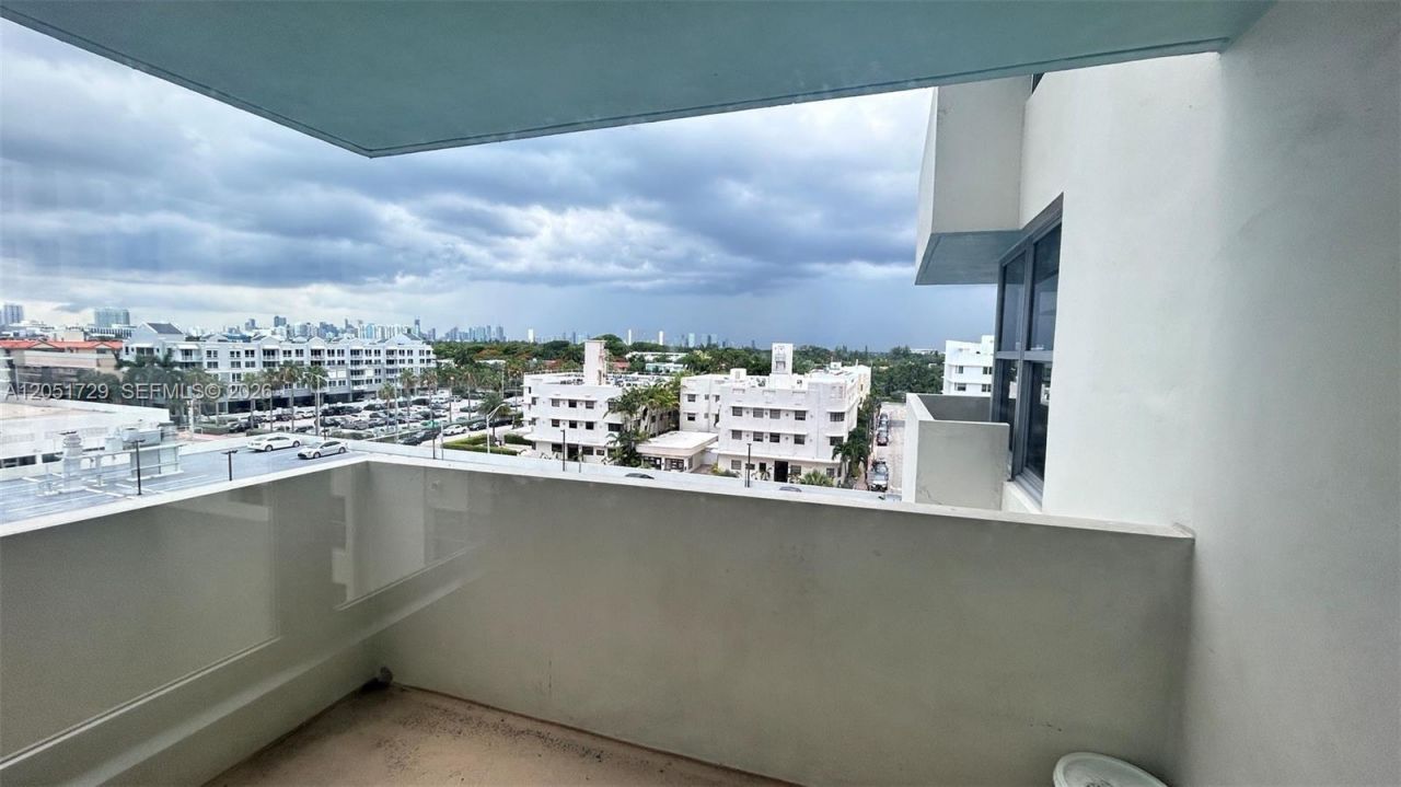 2899 Collins Ave , Unit 724, Miami Beach, FL 33140 Photo