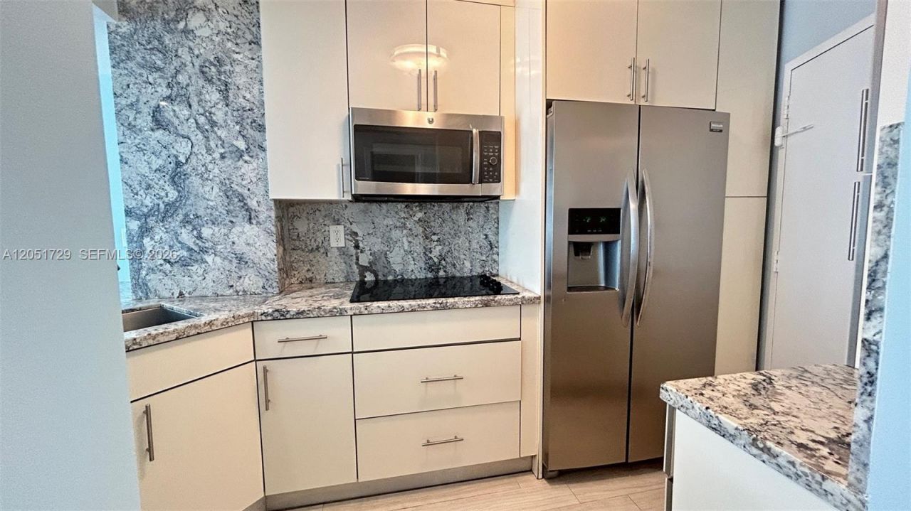 2899 Collins Ave , Unit 724, Miami Beach, FL 33140 Photo