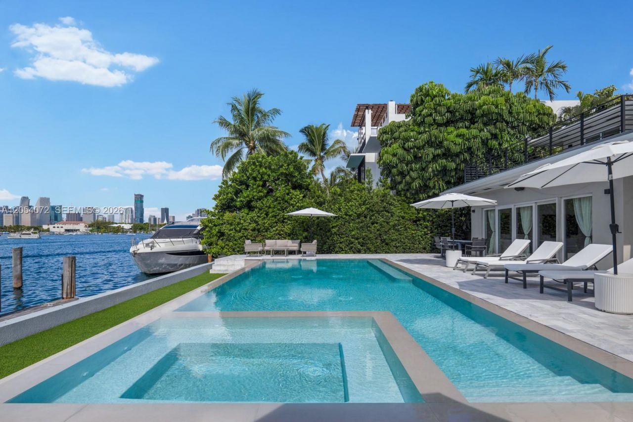 1300 S Venetian Way , Miami, FL 33139 Photo
