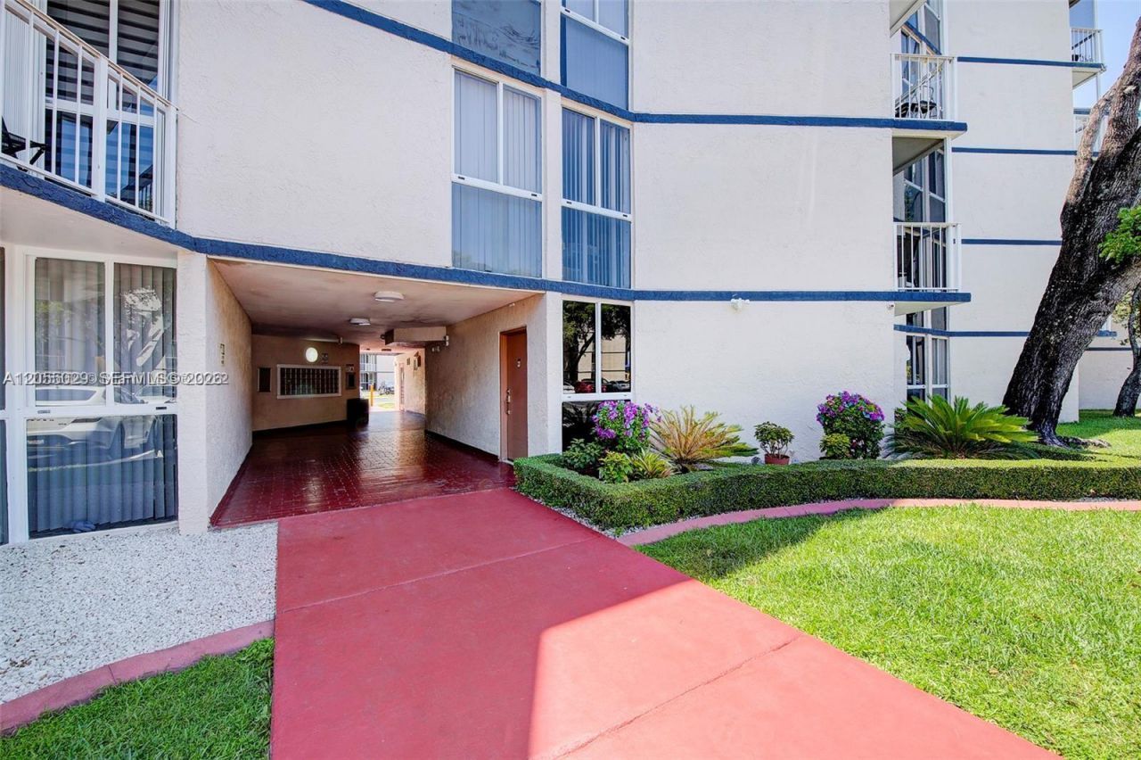 7165 NW 186th St, Unit A301, Hialeah, FL 33015 Photo
