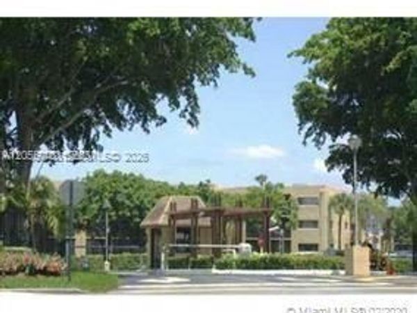 8065 SW 107th AV , Unit 321, Miami, FL 33173
