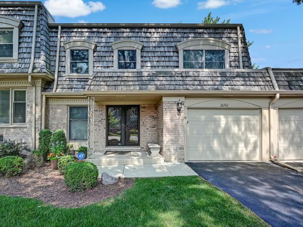 2S742 Avenue Cherbourg , Oak Brook, IL 60523