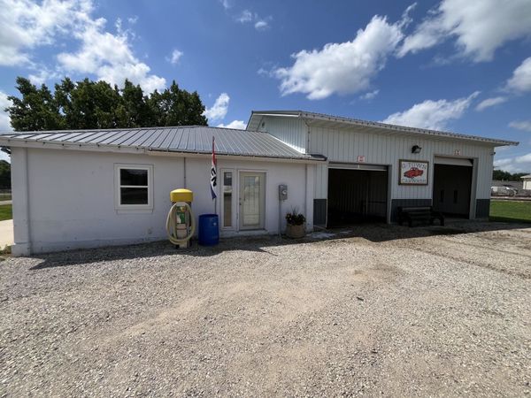 206 E Robbins Street , Graettinger, IA 51342