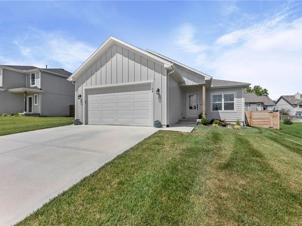 1128 S 12th Terrace, Louisburg, KS 66053