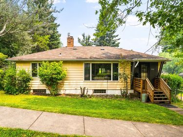 832 N 43rd Avenue W, Duluth, MN 55807