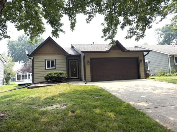 2635 Guthrie Avenue N, Oakdale, MN 55128