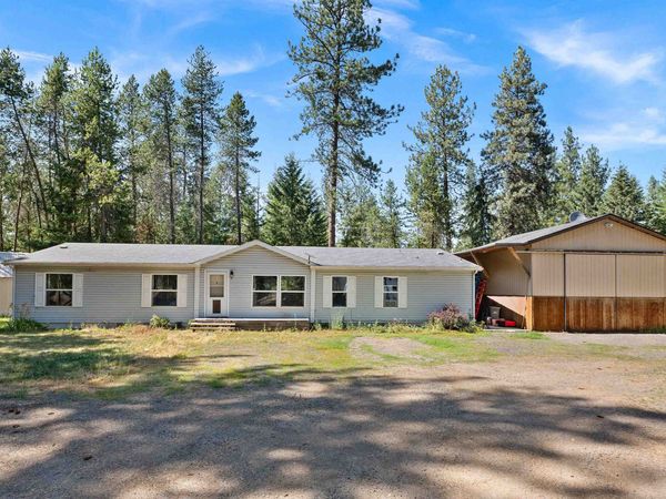 8421 E Elk Chattaroy Rd, Chattaroy, WA 99003