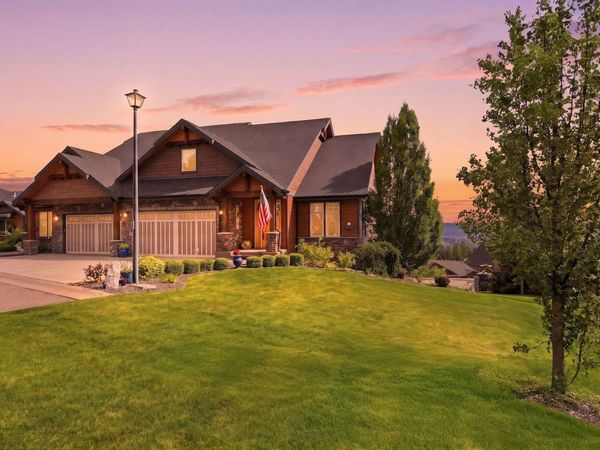 8924 E Courtview Ln, Spokane, WA 99217