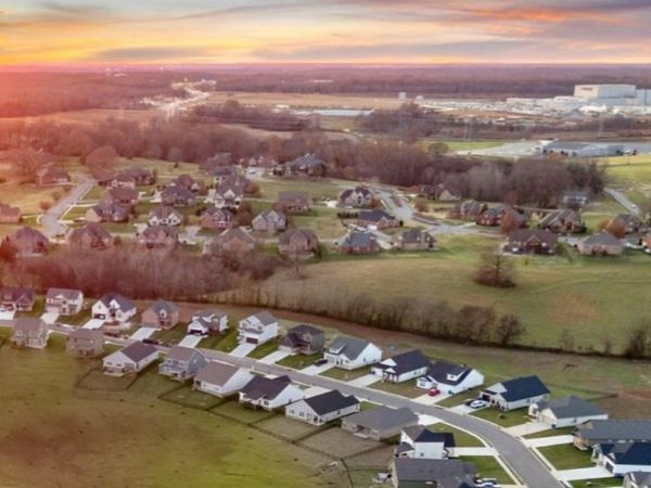 350 Frontier Dr , Clarksville, TN 37043