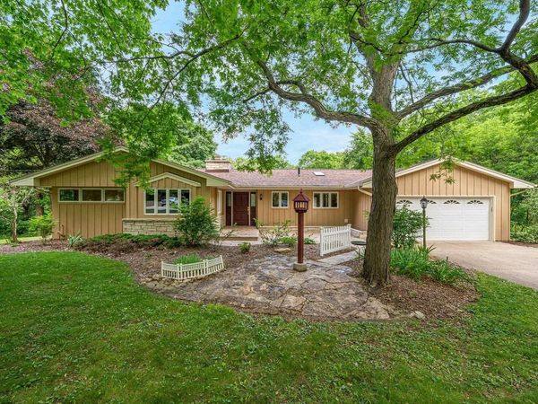 W270S3575 OAK KNOLL DRIVE, Waukesha, WI 53189