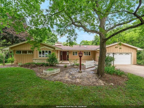 W270S3575 OAK KNOLL DRIVE, Waukesha, WI 53189