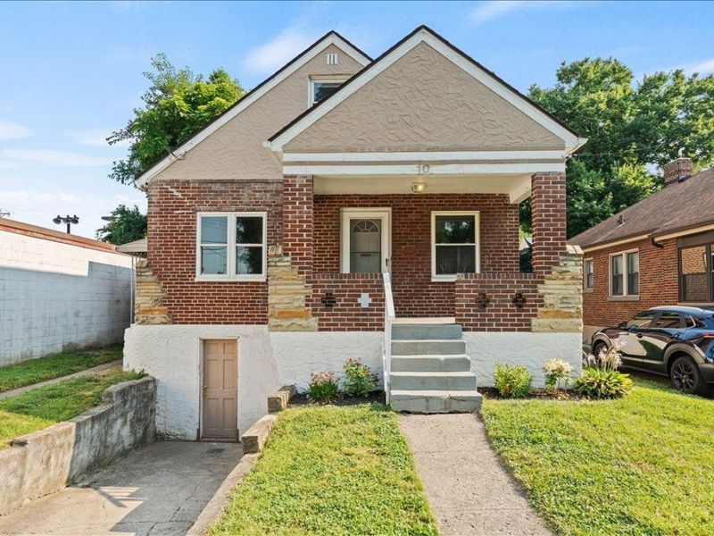 10 Hartwell Court, Cincinnati, OH 45216 Photo 2
