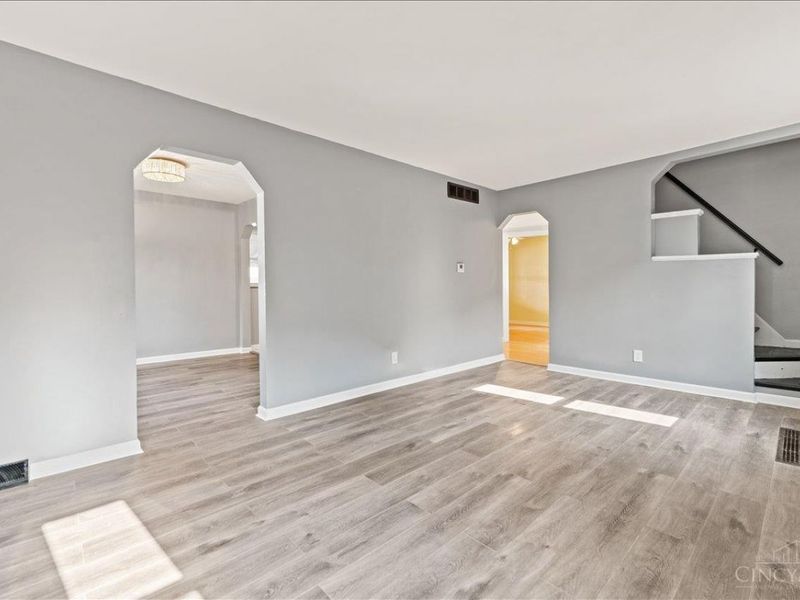 10 Hartwell Court, Cincinnati, OH 45216 Photo 4
