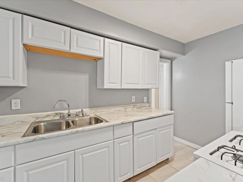 10 Hartwell Court, Cincinnati, OH 45216 Photo 8