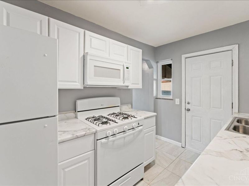 10 Hartwell Court, Cincinnati, OH 45216 Photo 9