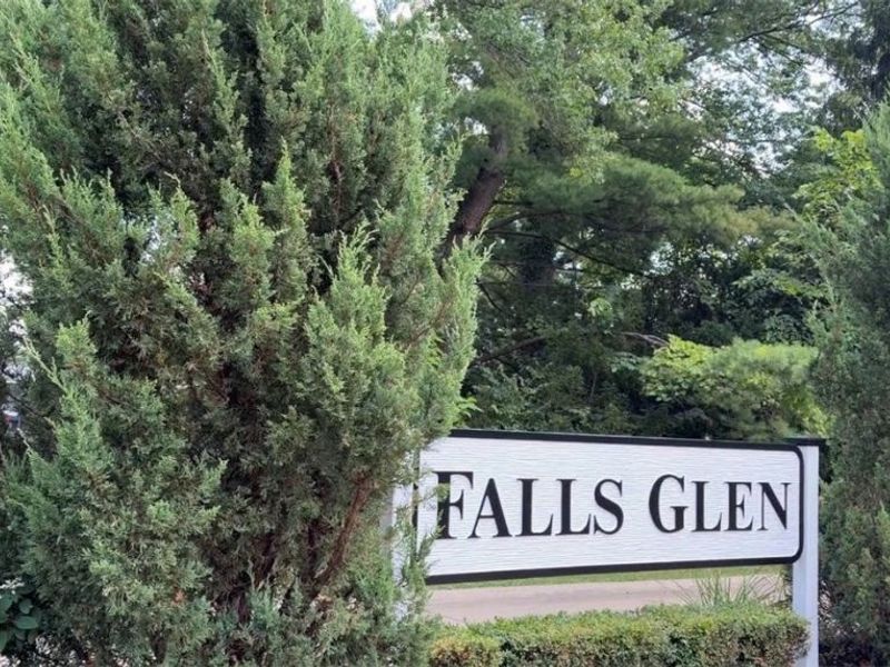 8349 Falls Glen Lane, Olmsted Falls, OH 44138 Photo 8