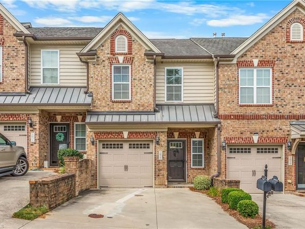 1025 Richmond Park Drive , Winston-Salem, NC 27103