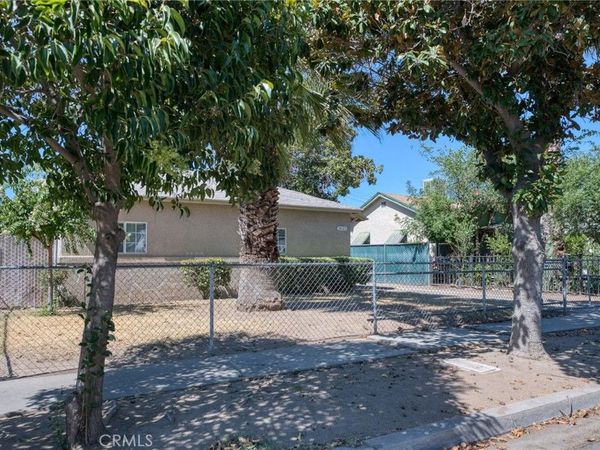 3827 E Hamilton , Fresno, CA 93702